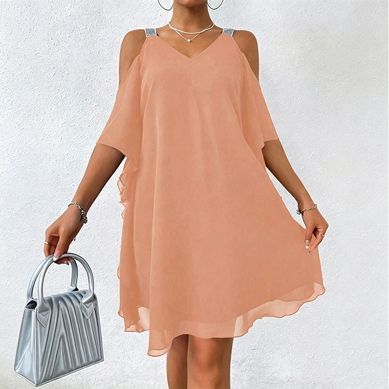 ✨👗 POR TEMPO LIMITADO, 50% DE DESCONTO! 💃Vestido comprido com decote em V e ombros à mostra – Recortes modernos e um corte elegante – Arrase em qualquer evento.