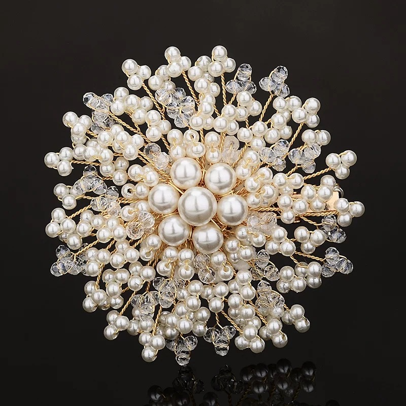 Elegância Redefinida: O Broche de Pérolas Essencial para Cada Mulher Sofisticada! ✨