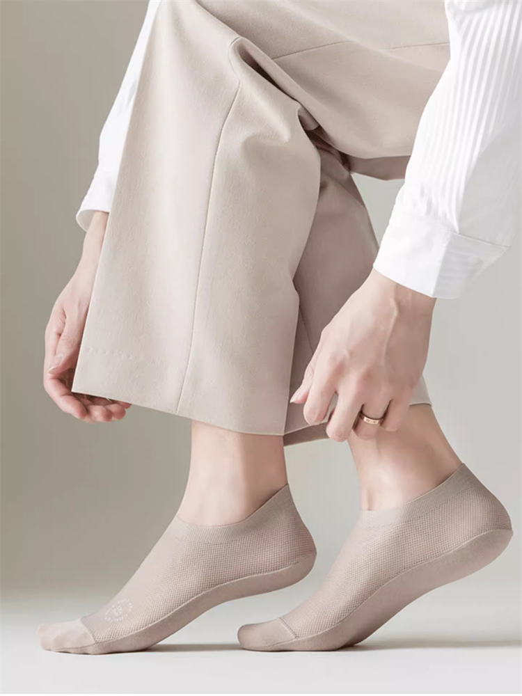 Meias invisíveis de seda gelada – Permanecem no lugar o dia todo 👣✨【Promoção Relâmpago】
