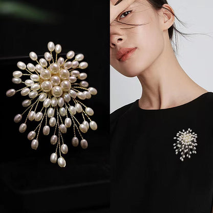 Elegância Redefinida: O Broche de Pérolas Essencial para Cada Mulher Sofisticada! ✨