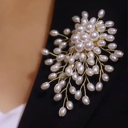 Elegância Redefinida: O Broche de Pérolas Essencial para Cada Mulher Sofisticada! ✨