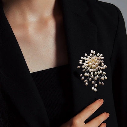 Elegância Redefinida: O Broche de Pérolas Essencial para Cada Mulher Sofisticada! ✨