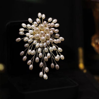 Elegância Redefinida: O Broche de Pérolas Essencial para Cada Mulher Sofisticada! ✨
