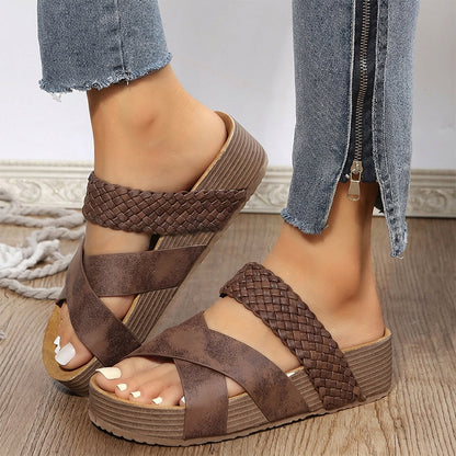 👡 50% DE DESCONTO AGORA! 🔥 Sandálias de cunha com tiras entrecruzadas para mulher – Confortáveis, elegantes e perfeitas para os dias de verão