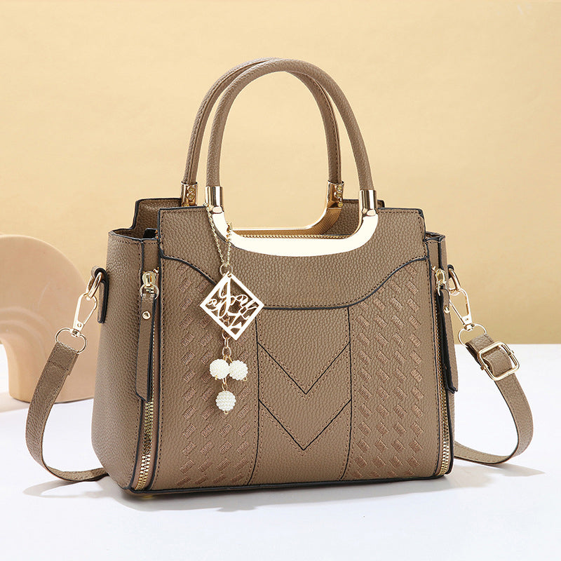 DESCONTO DE 50% POR TEMPO LIMITADO! ✨ Mala feminina com costura em V – Detalhes dourados, vários compartimentos, alça superior 🌸