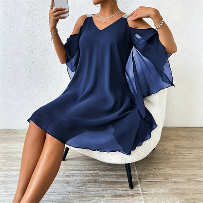 ✨👗 POR TEMPO LIMITADO, 50% DE DESCONTO! 💃Vestido comprido com decote em V e ombros à mostra – Recortes modernos e um corte elegante – Arrase em qualquer evento.