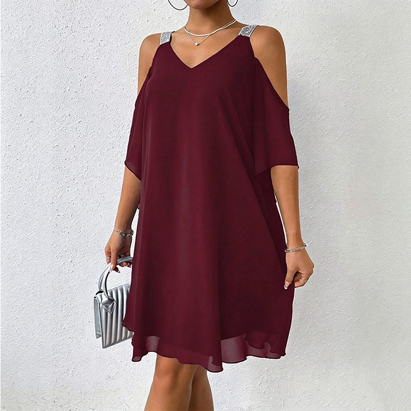 ✨👗 POR TEMPO LIMITADO, 50% DE DESCONTO! 💃Vestido comprido com decote em V e ombros à mostra – Recortes modernos e um corte elegante – Arrase em qualquer evento.