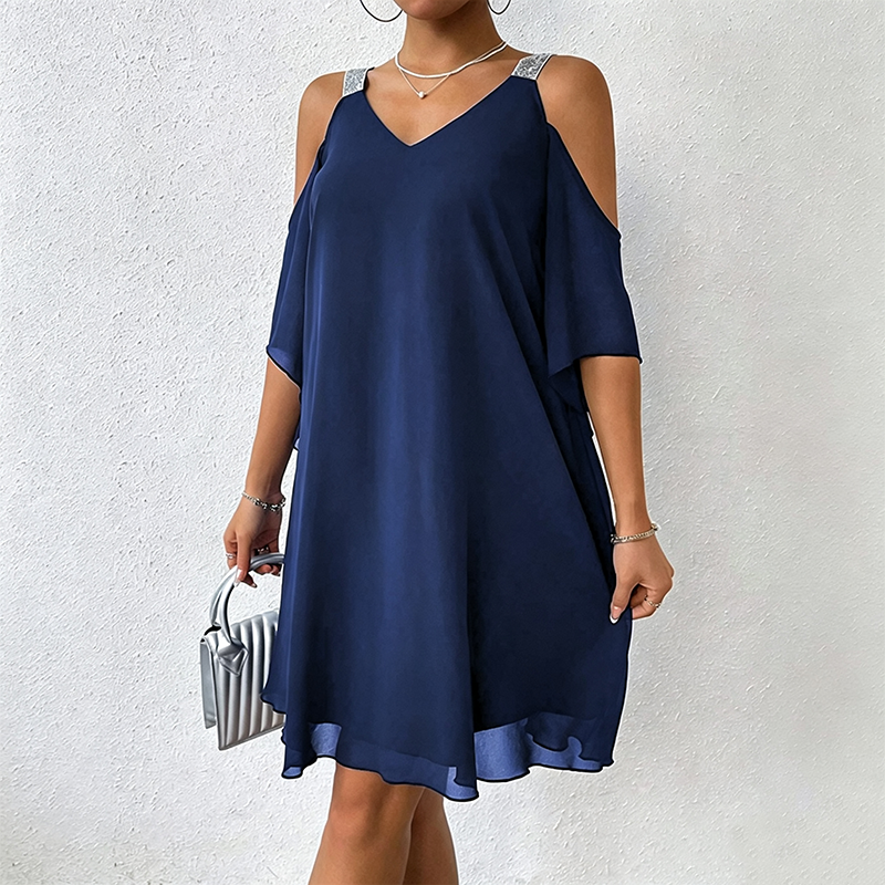 ✨👗 POR TEMPO LIMITADO, 50% DE DESCONTO! 💃Vestido comprido com decote em V e ombros à mostra – Recortes modernos e um corte elegante – Arrase em qualquer evento.